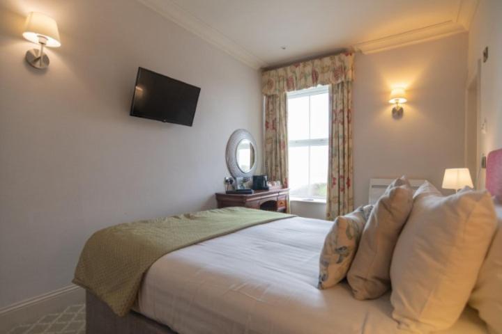 Mullion Cove Hotel & Spa エクステリア 写真