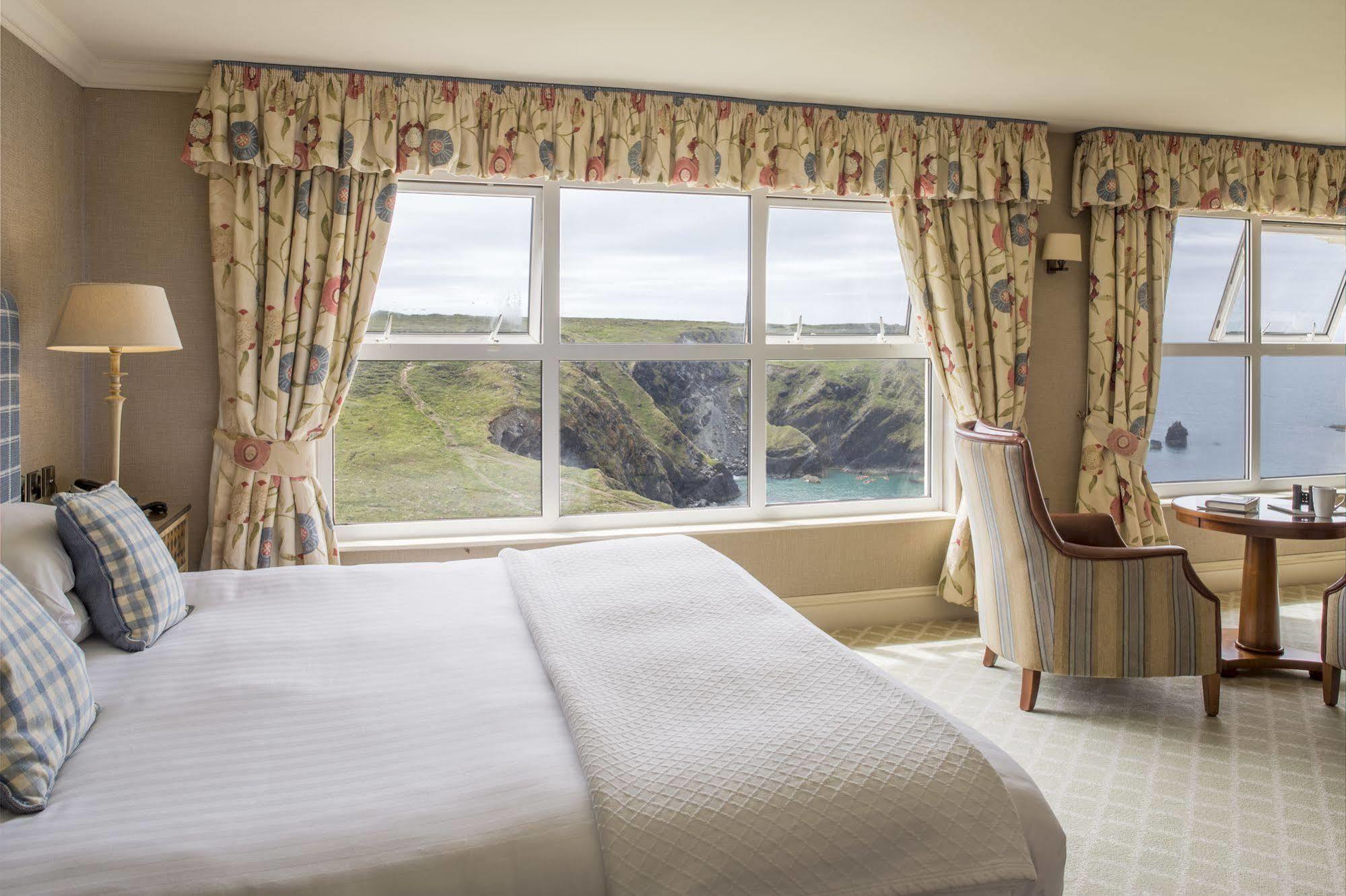 Mullion Cove Hotel & Spa エクステリア 写真